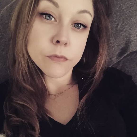 Meet your Posher, Andrea - Picture 1 of 1